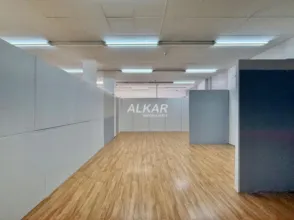 Local comercial en calle de Raimundo Lanas
