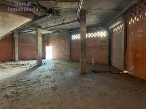 Local comercial en calle Arquitectos Álamo y Ceballos