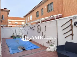 Casa adosada en Numancia de La Sagra