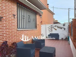 Casa adosada en Numancia de La Sagra