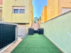 Casa adosada en Urbanizacion La Seda