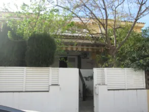 Casa adosada en Carrer del Almirante Cervera, 14