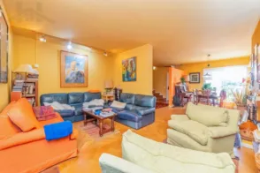 Casa adosada en Avenida de los Reyes Católicos, 17