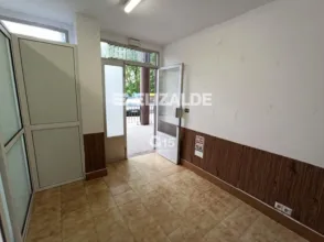 Local comercial en calle Txirrita Bertsolaria Pasealekua