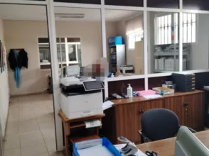 Nave comercial en Bodegones