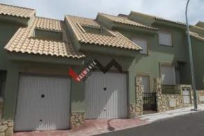 Casa adosada en calle de la Médica