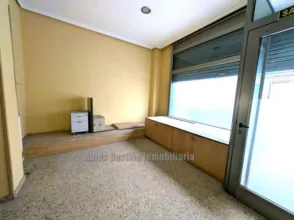 Local comercial en calle Montes del Sueve