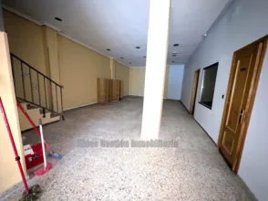 Local comercial en calle Montes del Sueve