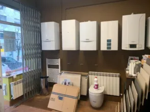 Local comercial en calle de Torrecerredo, 37