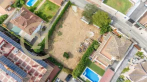 Terreno en calle Naranjos del Lagarejo