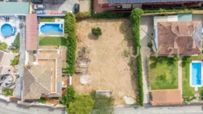 Terreno en calle Naranjos del Lagarejo