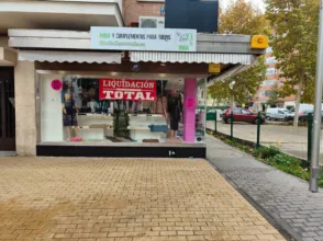 Local comercial en calle La del Manojo de Rosas