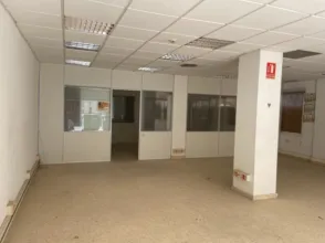 Local comercial en Avenida de la Cova