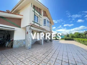 Chalet en Urbanización Las Arenas