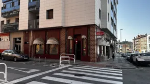 Local comercial en calle Uztarroz
