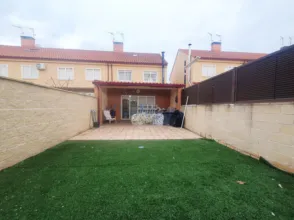 Chalet pareado en calle Brunete