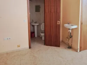 Local comercial en Avenida de Santa Ana, nº s/n