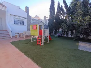 Chalet adosado en calle de Alcor