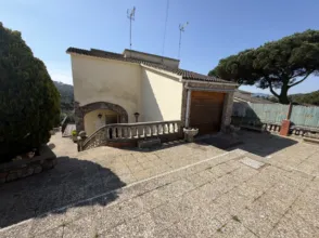 Casa adosada en Carrer Tierno Galván