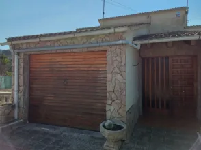 Casa adosada en Carrer Tierno Galván