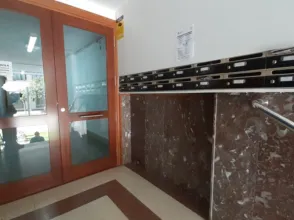 Estudio en Avenida Comercial