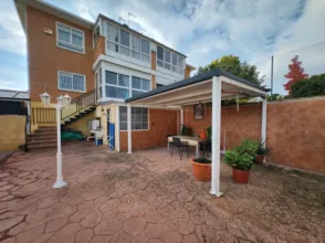 Chalet pareado en calle de Víctor García