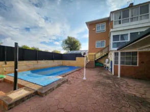 Chalet pareado en calle de Víctor García