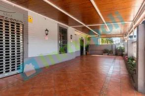 Local comercial en Avenida de Adolfo Díaz Ambrona, 36
