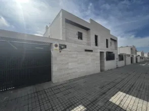 Chalet unifamiliar en calle Lobo