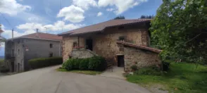 Casa rústica en calle de Isusi