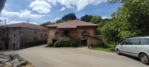 Casa rústica en calle de Isusi