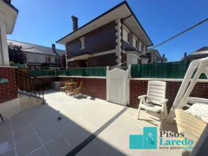 Chalet pareado en calle Pintor Angel Alonso, 20