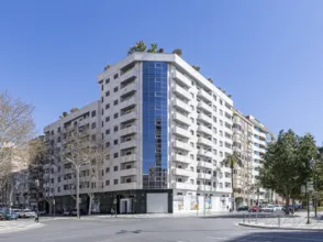 Piso en Avenida de la Reina Victoria Eugenia, 2