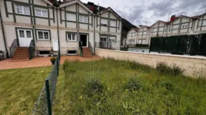 Chalet adosado en calle del Lago, 54