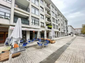 Local comercial en Plaza Anzaran