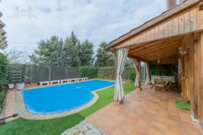 Chalet pareado en Avenida de las Flores