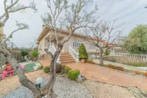 Chalet pareado en Avenida de las Flores