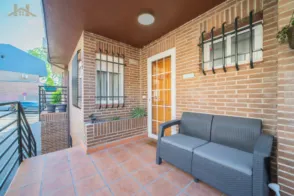 Chalet adosado en calle de Medinaceli, 8