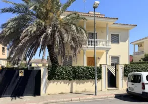 Chalet unifamiliar en calle Bastia