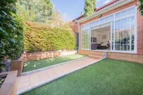 Chalet adosado en calle de la Albahaca