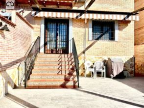 Terraced house in Santa Olalla