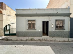 Chalet adosado en calle Divina Pastora, 28