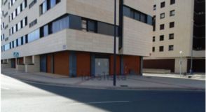Local comercial en Avenida Miguel Delibes
