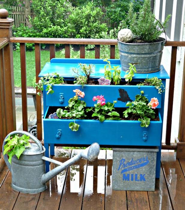 un mueble con flores para el jard&iacute;n