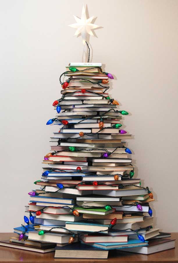 cómo hacer un árbol de Navidad con libros