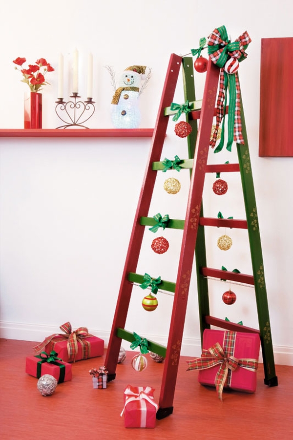 cómo hacer un árbol de Navidad con una escalera