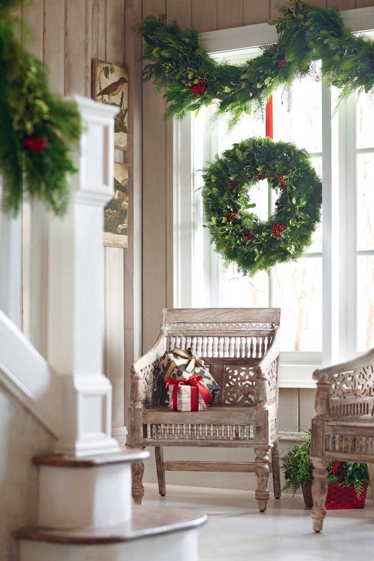 adornos navideños en las ventanas