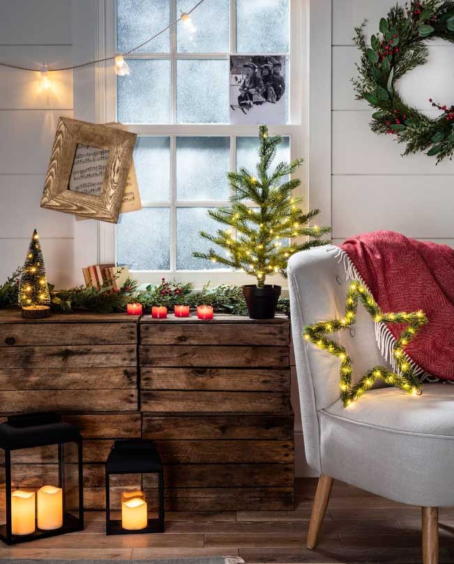decorar las ventanas con nieve artificial