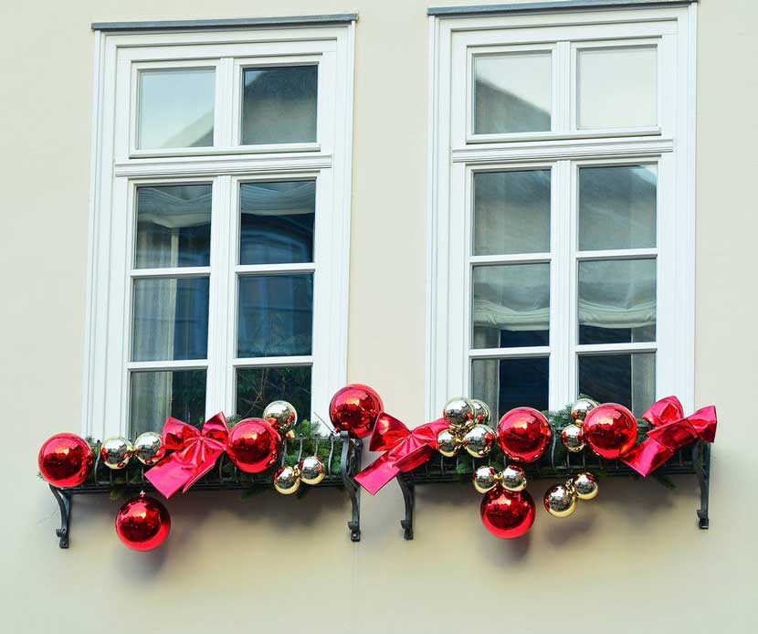 decorar las ventanas por navidad por fuera