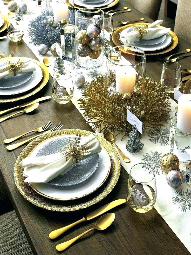 mesa de Navidad en dorado y plateado